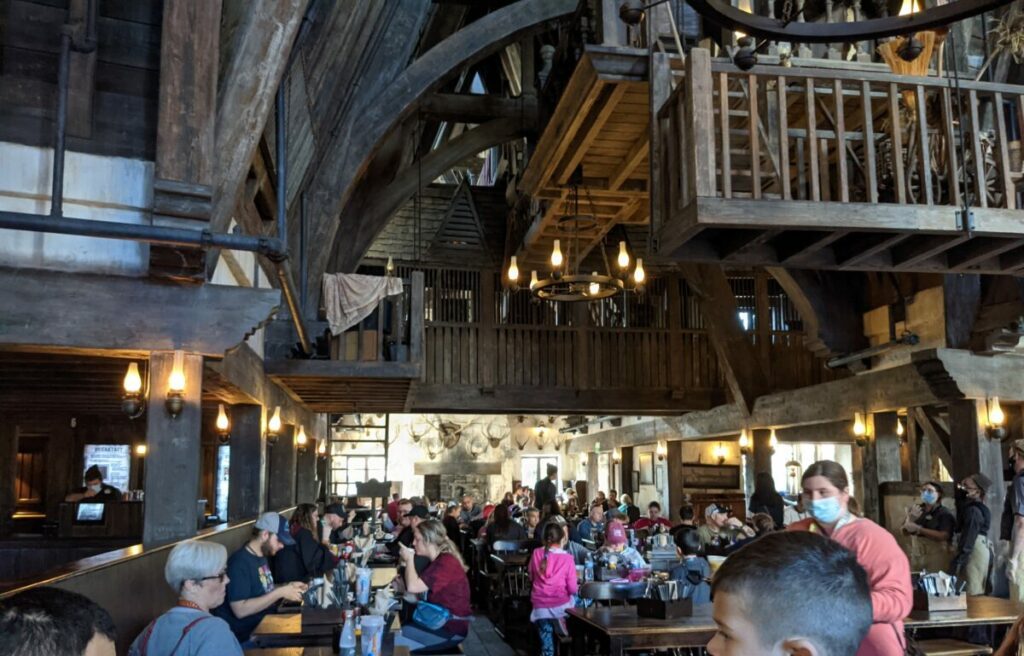 Universal Orlando Dining Three Broomsticks vs Leaky Cauldron Green